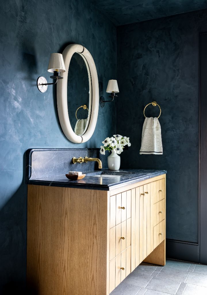 15 Deer Run — Powder room