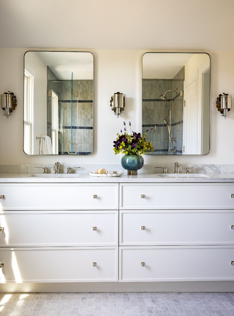 15 Deer Run — Guest bathroom