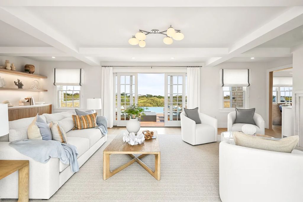 20 North Pasture Lane — Great room with pool view
